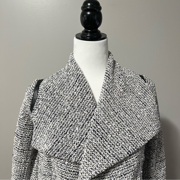 Club Monaco Jowdie Tweed Open Front Crop Jacket Leather Accent - Picture 4 of 17
